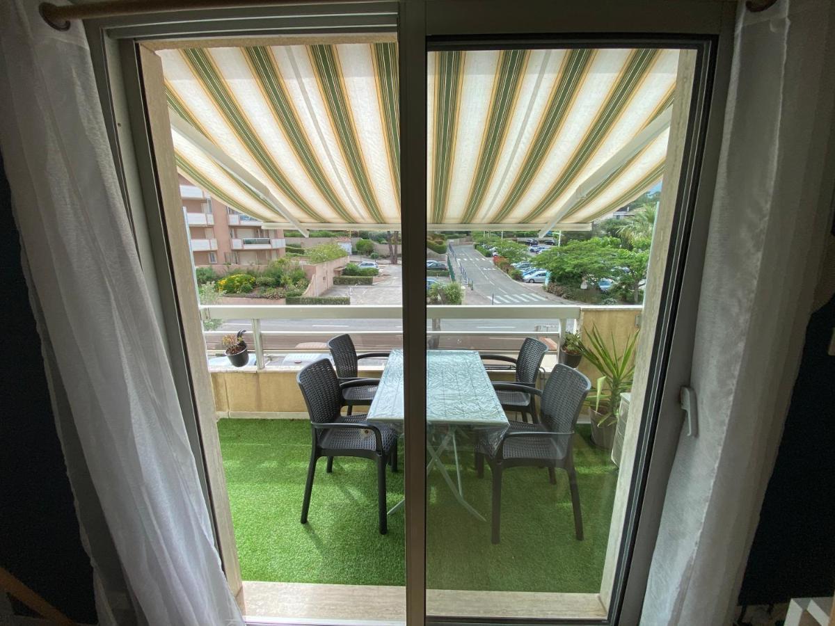 Studio 207-Front De Mer Parking Prive Cavalaire-sur-Mer Bagian luar foto