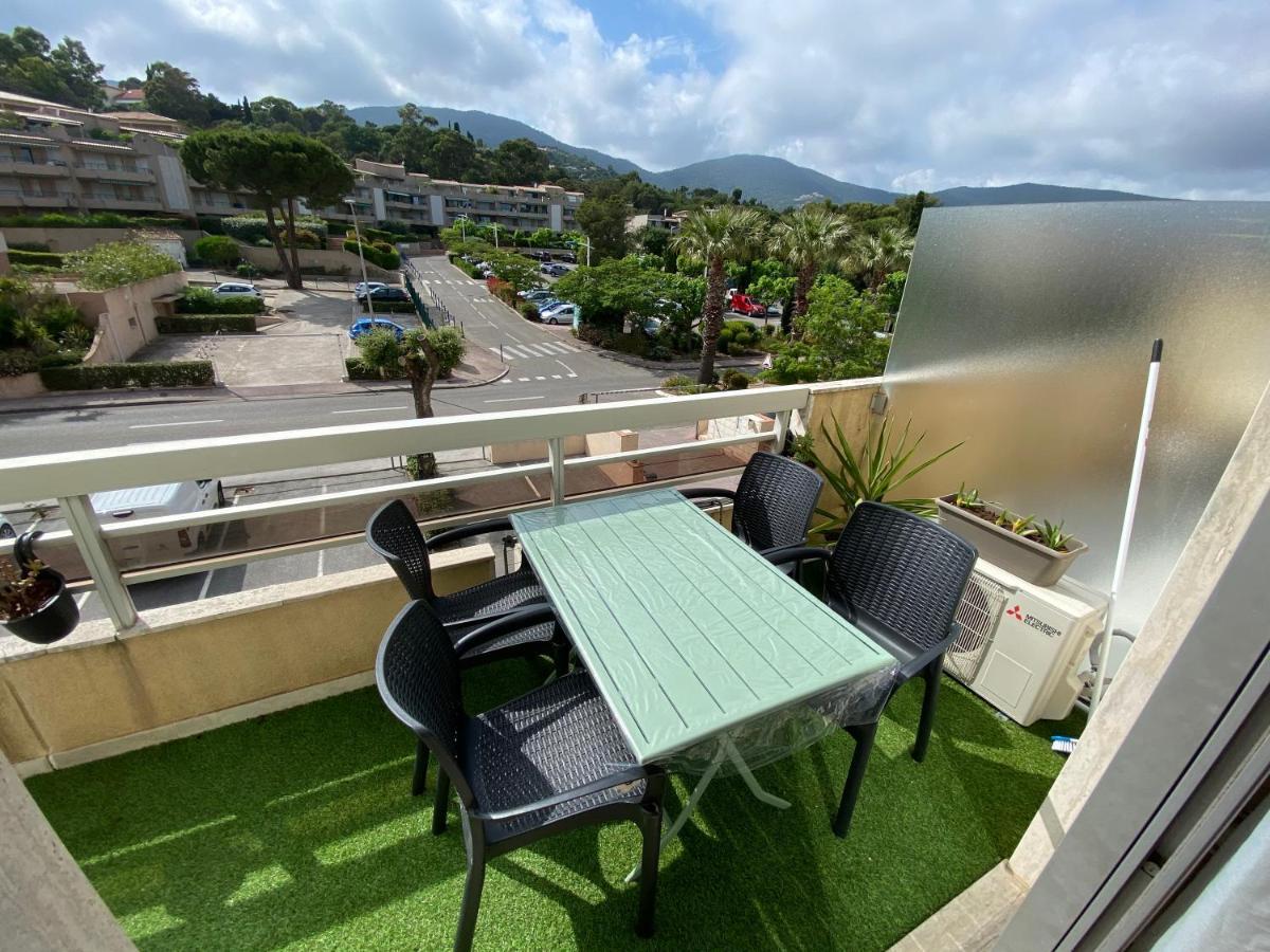 Studio 207-Front De Mer Parking Prive Cavalaire-sur-Mer Bagian luar foto